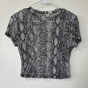 ✨Garage Snake Print Mesh Crop Top - Size Medium